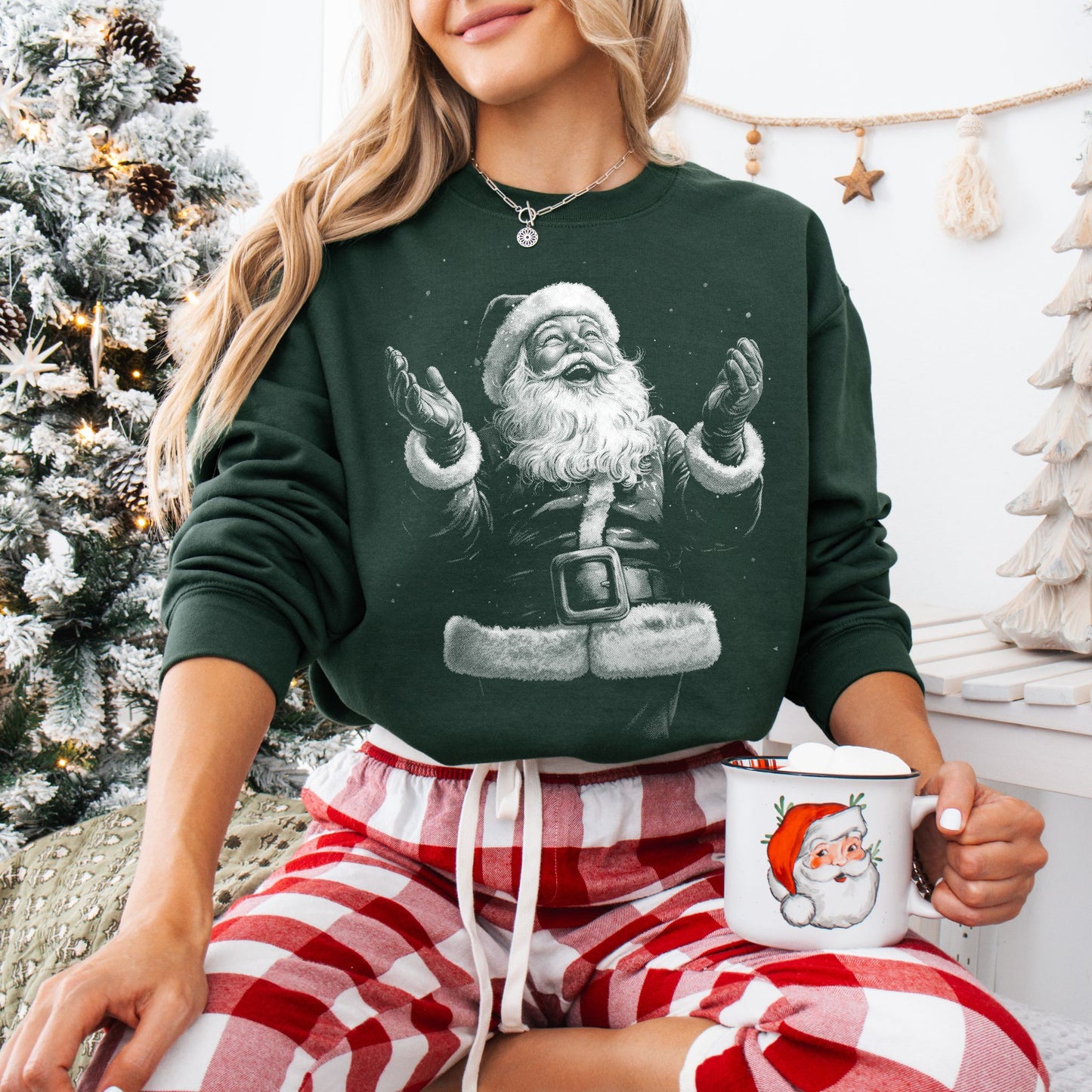Retro Santa Sweatshirt – Vintage Christmas Graphic Pullover